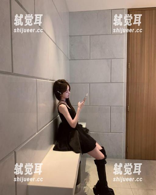 最新热哭的瓜：51cg教你如何优雅吃瓜，摔出风格