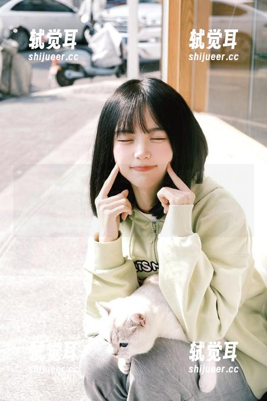 在“51吃瓜”的线路上稀里糊涂聊起了今日的瓜藤趣闻，偶尔也许就这样简单吧。