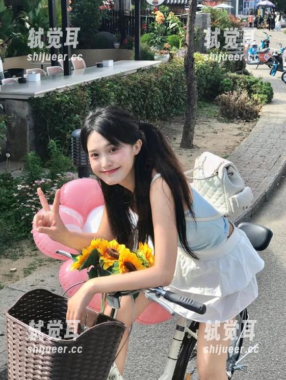 等等，51吃瓜中心发布的消息是有点意思啊，哈哈，今晚可以好好八卦一番！