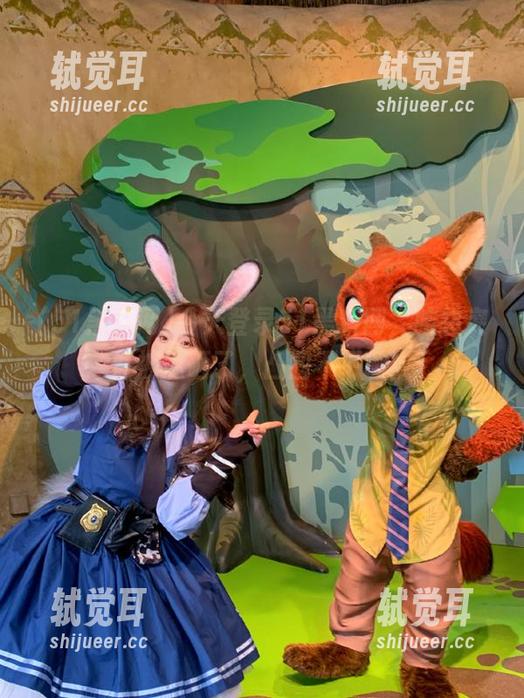 51黑料网 今天登录51黑料网,脑袋突然被瓜砸了,凸凹不平啊!