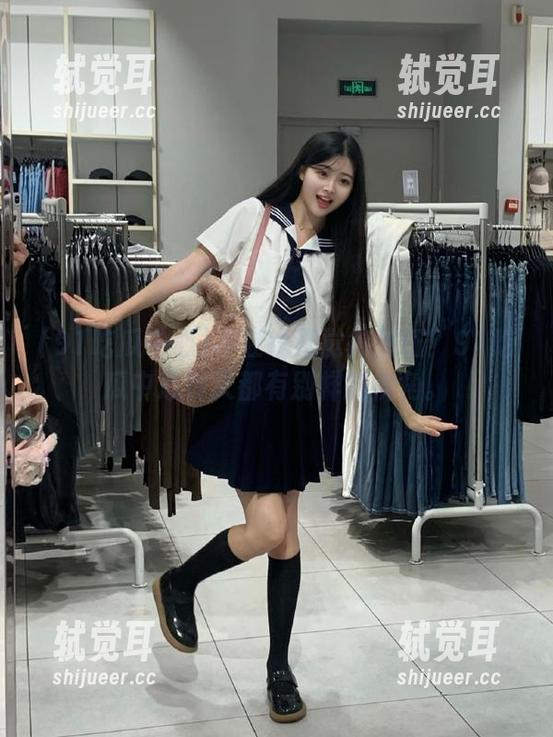 不在线都觉得落伍？91吃瓜中心每天都有别样的视角。