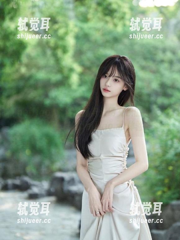 观看黑暗与光明交织的故事——不一样的heiliao.su体验