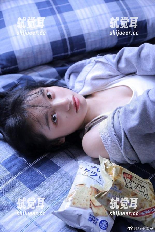 下载www.51cg.fun苹果版，多少八卦在等着你来翻牌？