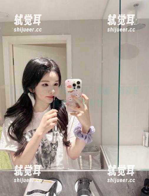 一打开“zztt11”更新，简直是光速吸睛的吸猫时刻。