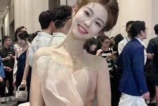 登录五一吃瓜网，瓜瓜全副武装！今天的主角是被围观的他（她）。
