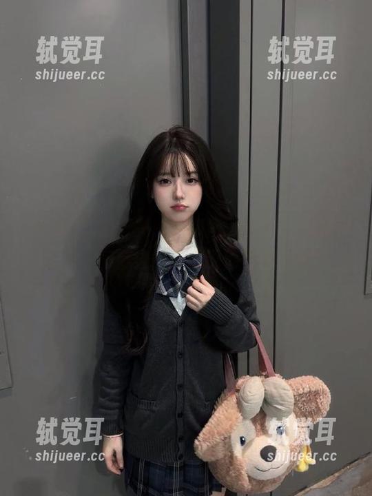 点开第一吃瓜网，明星们的私生活像一扇传送门，话说他们不累吗？
