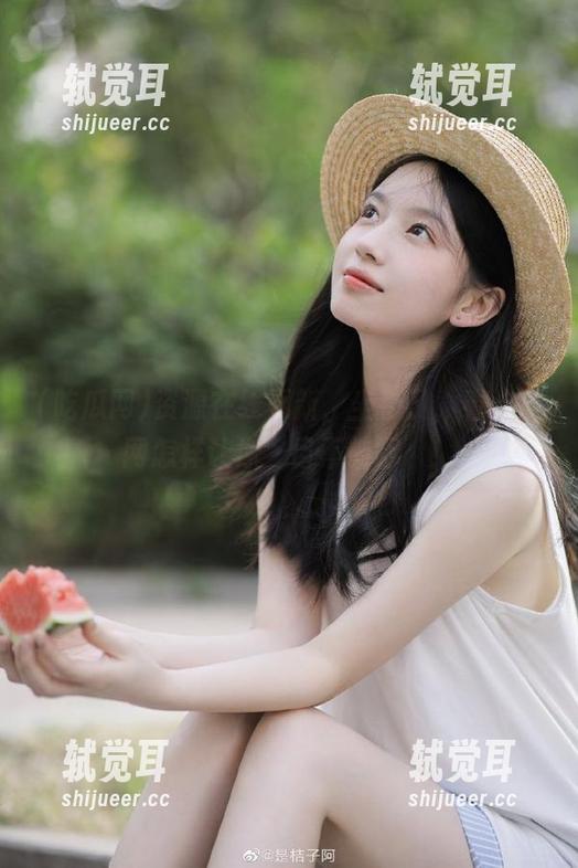 资源在线更新，坐稳了，看吃瓜网怎样让你‘目不转睛’！