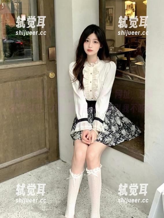 “吃瓜黑料在线”网址，没事就去逛逛，八卦像是磁铁，吸引我不断停留。