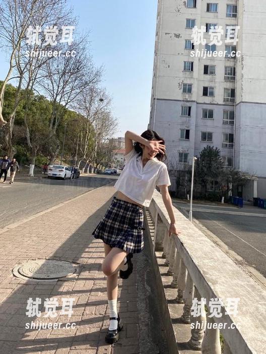 迷失在天天吃瓜网传送门的深渊，时而转个圈儿，时而思绪飞扬～
