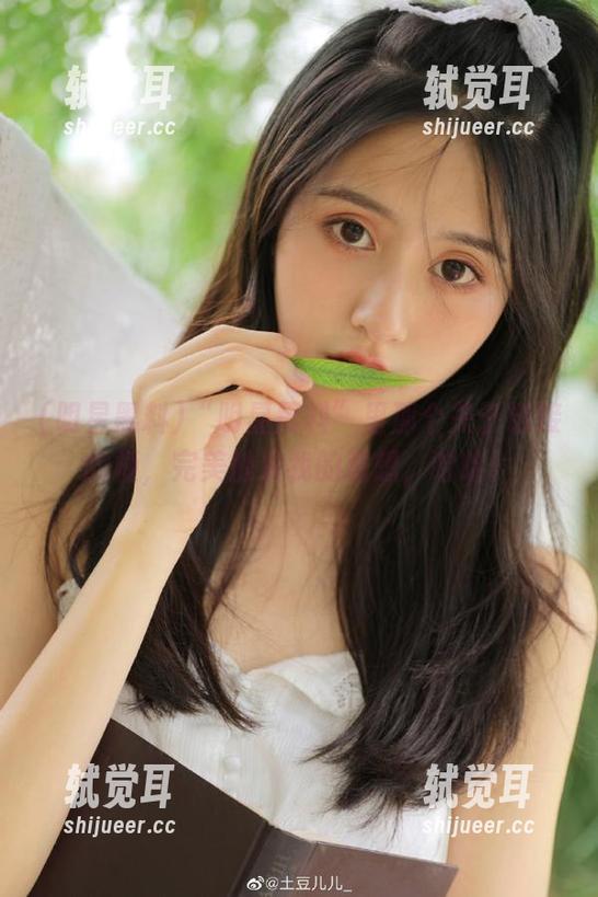 “明星黑料”里那个关于链接的梗，完美触发我的联想，哈哈！