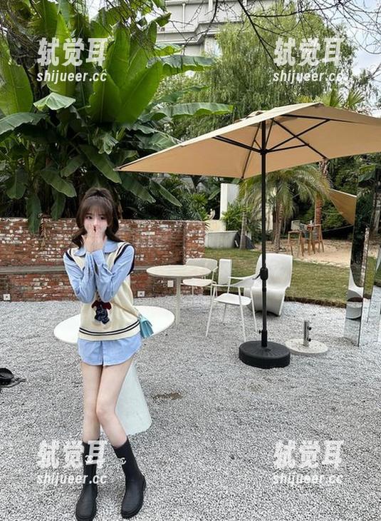 首页的“明星黑料”一来，大家又开始吃瓜了，太好玩了！