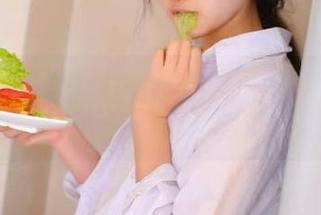 使用安卓手机的你，怕不怕被恋爱的明星黑料戳到？