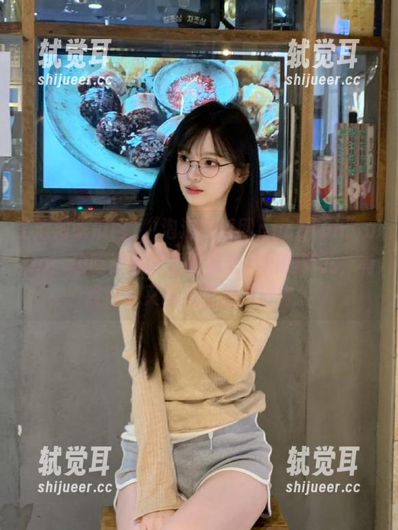 “泡泡吃瓜网ppcgfun”app：边吃边看的那些乱七八糟的事儿，有点好奇又忍不住想点进去。