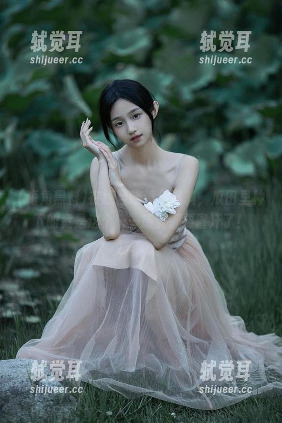 在线目睹海角黑料，瓜田里种下的竟是这个……感觉都要冒汗了！