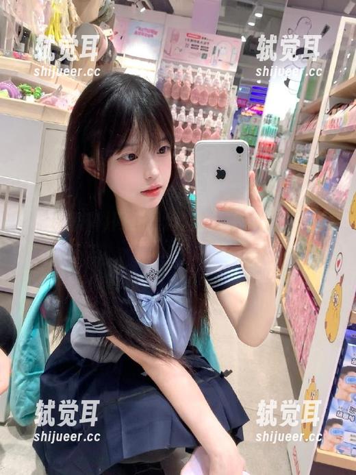 网红黑料盛会：网页成为吃瓜梦工厂。
