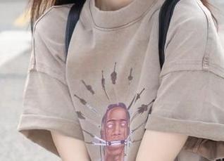 黑哥冲料带你观看小小鱼的“迷人千姿”，好奇心满满！
