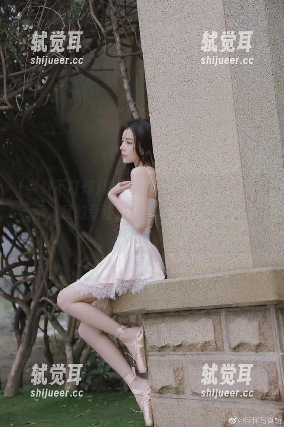 说实话，登录“黑料不打烊”后，我的专注力全在瓜上，生活还是得继续的嘛。
