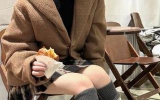 手指滑动黑料吃瓜网苹果版，哦哟，今日的大瓜占满了整个屏，色香味俱全啊你说！