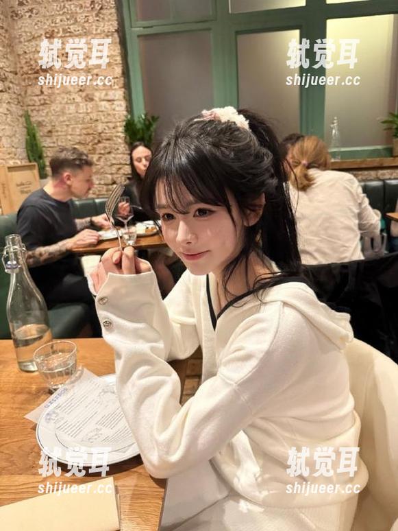 黑料正能量 登录“黑料正能量668”,感受来自灵魂深处的小确丧,啧啧!