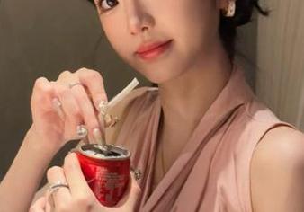 “www.黑料社区”的网址，别问我为啥关注，反正就是想刷点儿花边新闻啊～