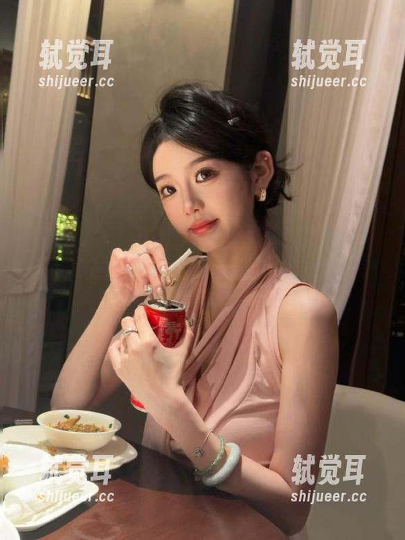 “www.黑料社区”的网址，别问我为啥关注，反正就是想刷点儿花边新闻啊～